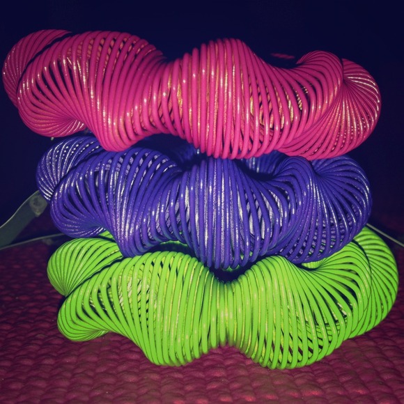 Cute & Snazzy Coil Bracelet💋