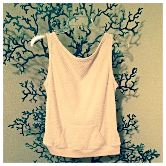 Sexy. Comfy. Cool. Open bck luxurious quilted top - Picture 2 of 4