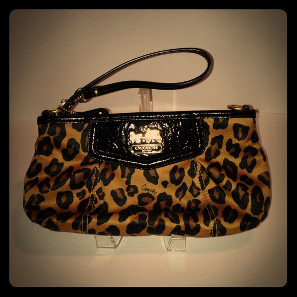 ❌SOLD❌ Coach leopard wristlet