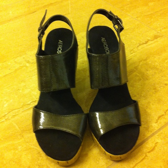 ⬇️REDUCED⬇️Aerosoles wedges size 9M