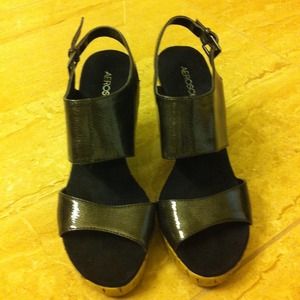 ⬇️REDUCED⬇️Aerosoles wedges size 9M