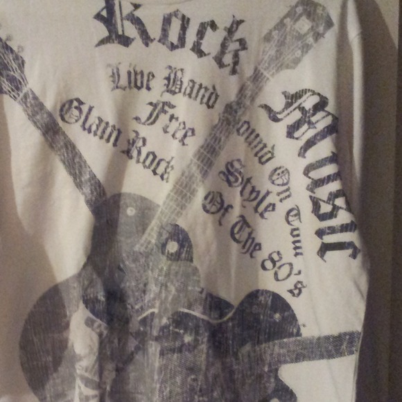 Guitars 🎸🎸 - Picture 2 of 3