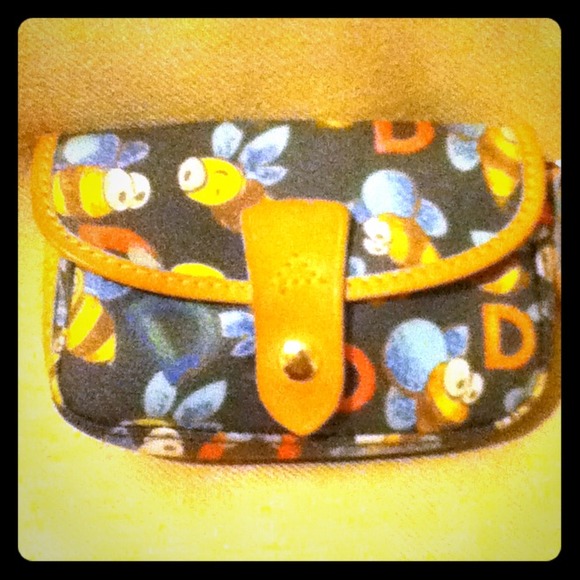 💯Authentic Dooney & Bourke wristlet