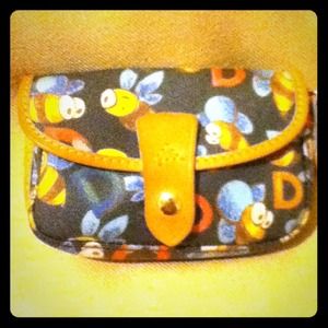 💯Authentic Dooney & Bourke wristlet
