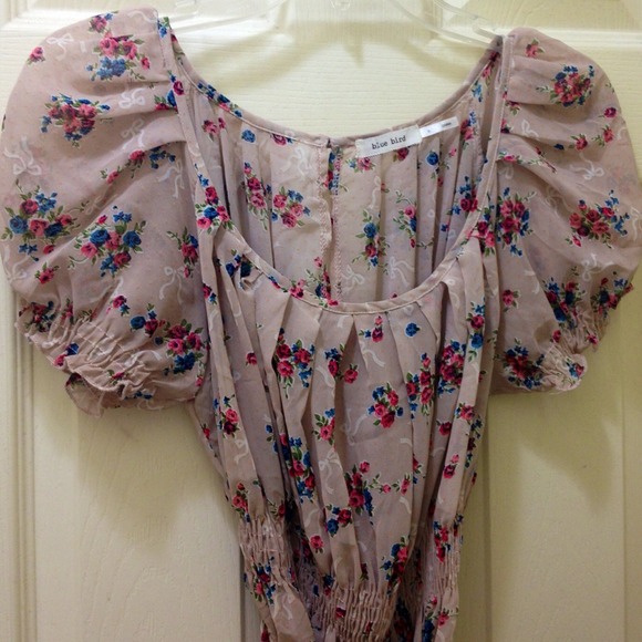 ๐จSOLD IN BUNDLE๐จHP 11/25๐๐โจFloral prints top๐ธ - Picture 3 of 4