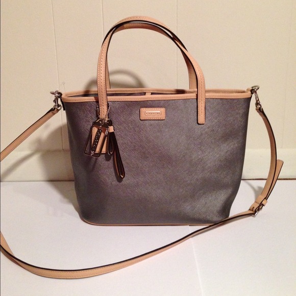 ❌SOLD❌Silver coach bucket tote w/ strap