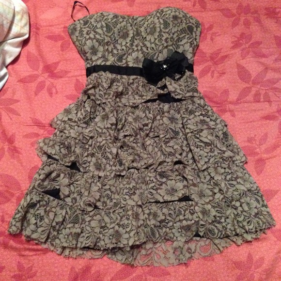 Sophisticated sweetheart brown lace tiered dress