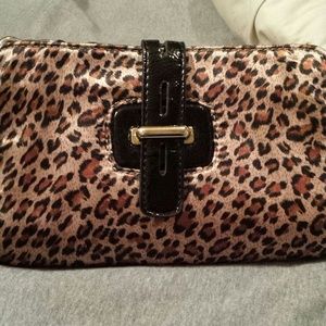 Leopard clutch