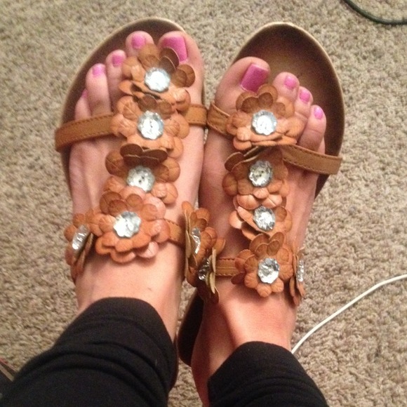 Super cute and in great condition!! 🌺🌻 - Picture 1 of 3