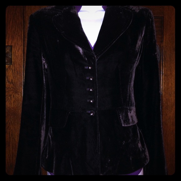 A velvet jacket for all your holiday parties