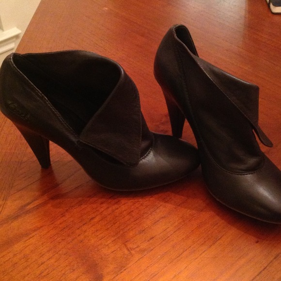 🚫SOLD🚫NEW leather COACH ankle booties! Sz 6 - Picture 2 of 4