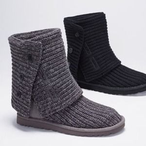 Looking for Knit uggs any color 7- 7.5