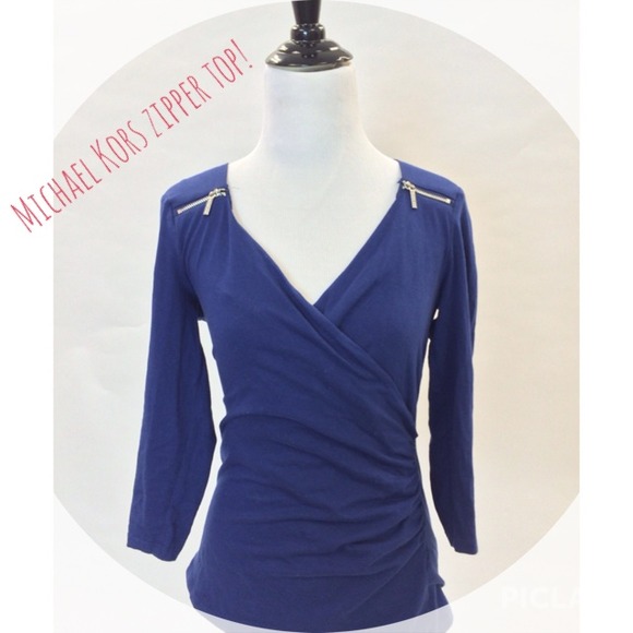 Michael Kors modern zipper top!