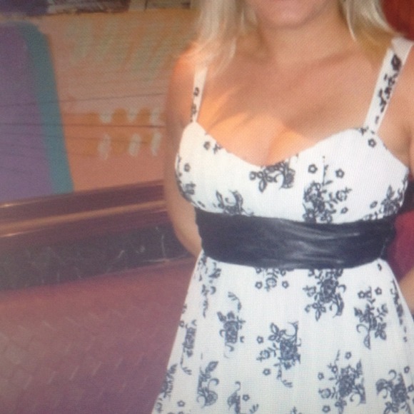 Spagetti strap black & white dress w/ petticoat