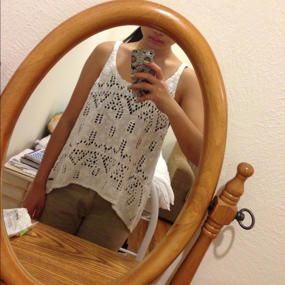 Hollister Tank - Picture 3 of 4