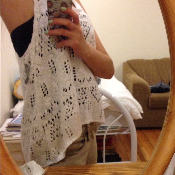 Hollister Tank - Picture 4 of 4