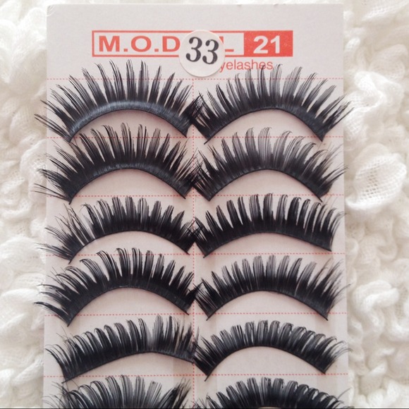 False Eyelashes No. 33