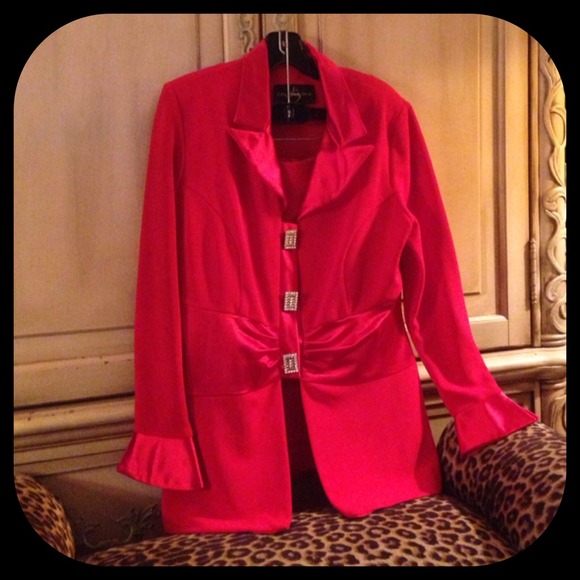 Lipstick red spandex skirt suit satin features - Picture 3 of 4