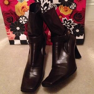 Brown leather boots👄