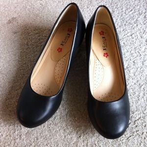 Comfy low heel pumps