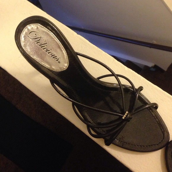 Heels - Picture 3 of 3