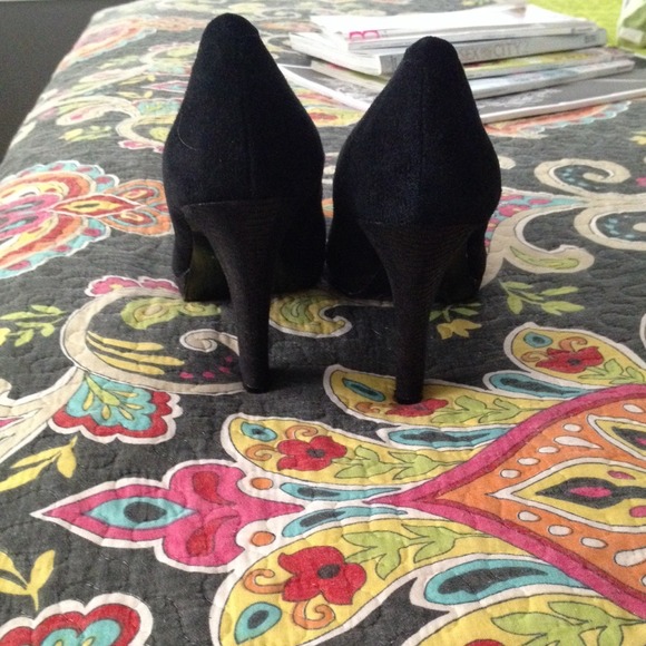 Shoes - Picture 2 of 4