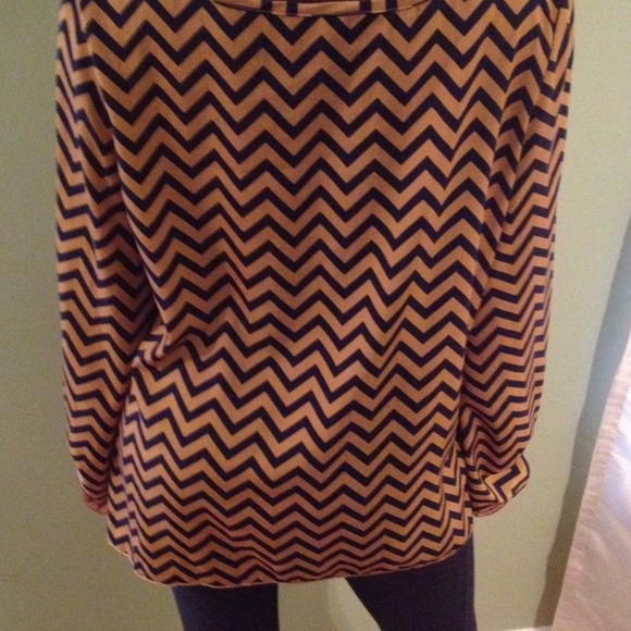 Aztec inspired top - Picture 4 of 4