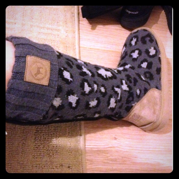 Victoria secret winter boots 💗