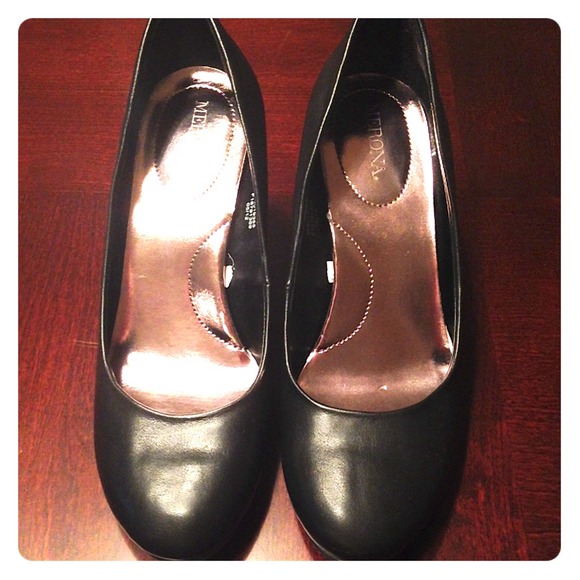 BF SALE $5 OFF Black Work Heels Size 7 1/2!