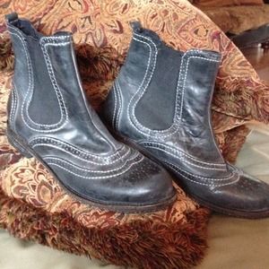 Vintage Crown bootie size 8