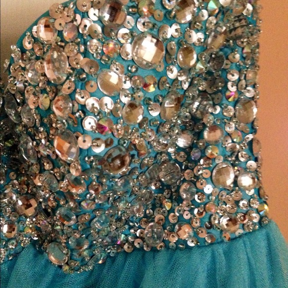 Perfect Dress for Formals/Prom - Picture 2 of 4