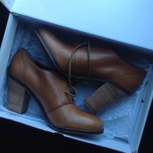 banana republic heels