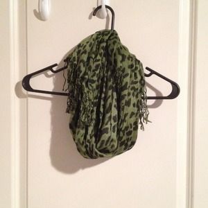 NWOT Green Leopard Scarf