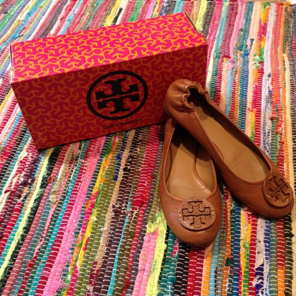 Tory Burch Reva flat in Royal tan. Size 7.5