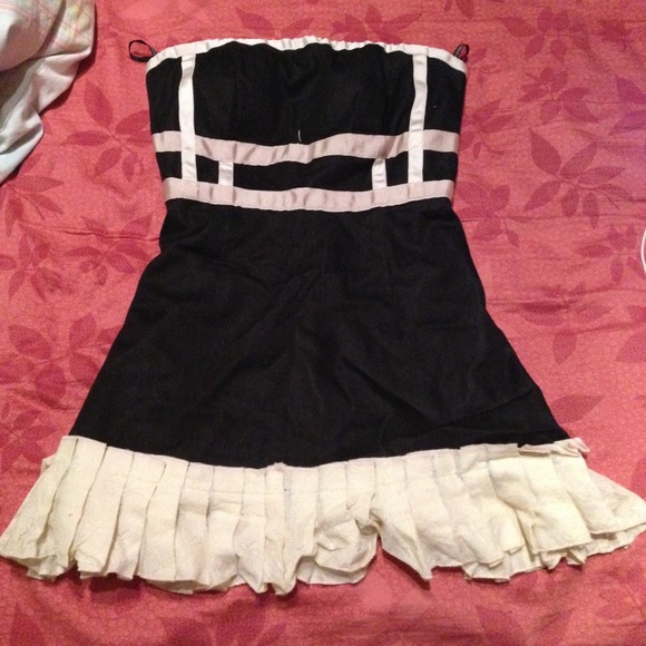 Sweet strapless dress