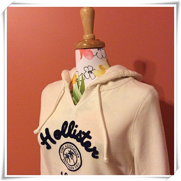 HOLLISTER PULLOVER WITH HOOD