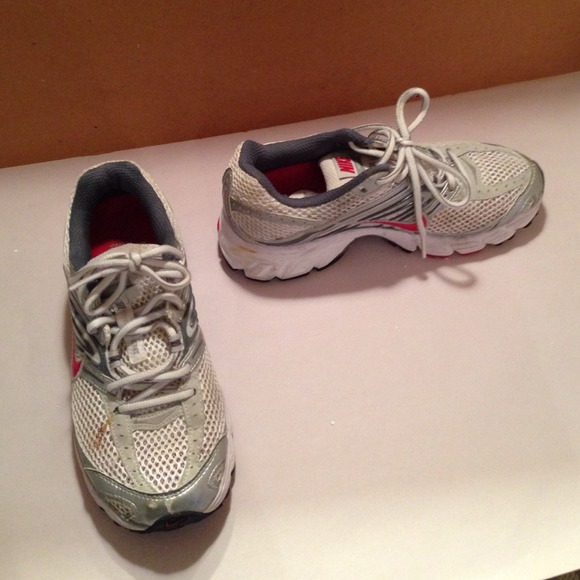 Nike AirMax sneaker size 5.5