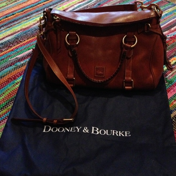 Dooney & Bourke Tan Leather Purse 😍