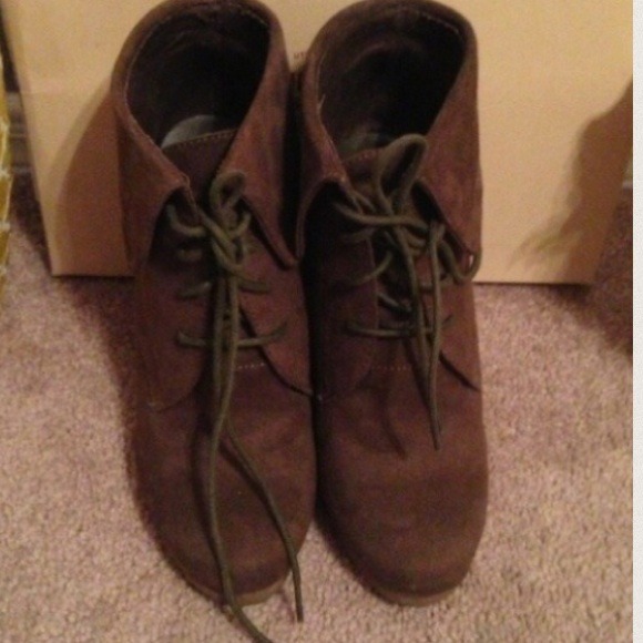 🚫sold on eBay 🚫 Brown/Tan booties - Picture 2 of 3