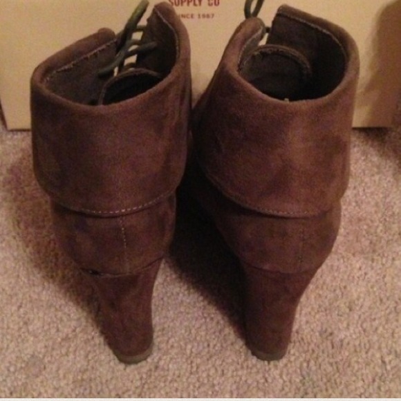 🚫sold on eBay 🚫 Brown/Tan booties - Picture 3 of 3