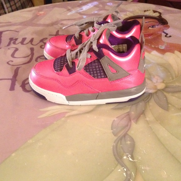 🚫SOLD🚫 Toddler Girl Jordan's 3's - Picture 2 of 3