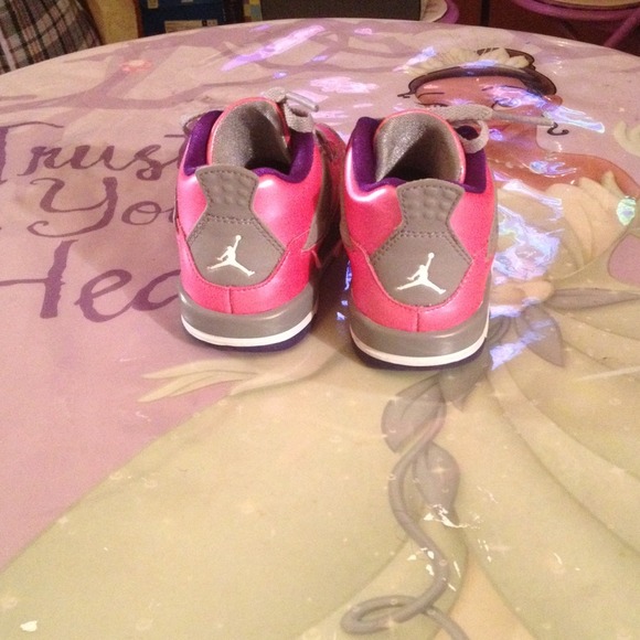 🚫SOLD🚫 Toddler Girl Jordan's 3's - Picture 3 of 3