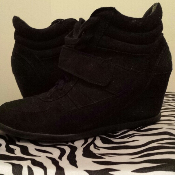Size 10 Black Wedge boots