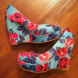 Madden Girl wedged heels SOLD