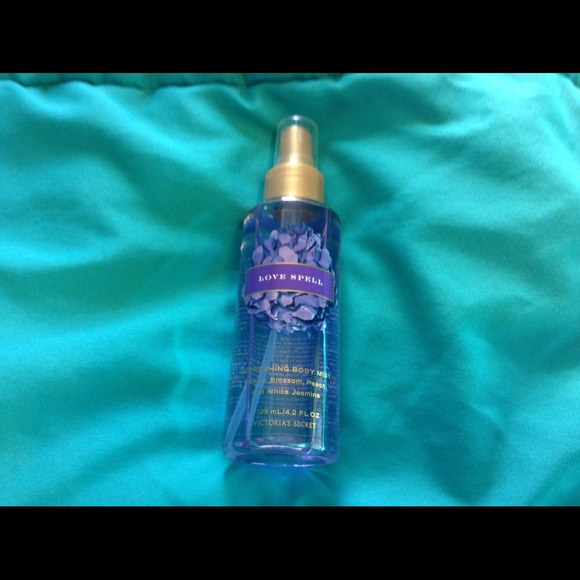 ❌SOLD❌Victoria's Secret - Love Spell Body Spray
