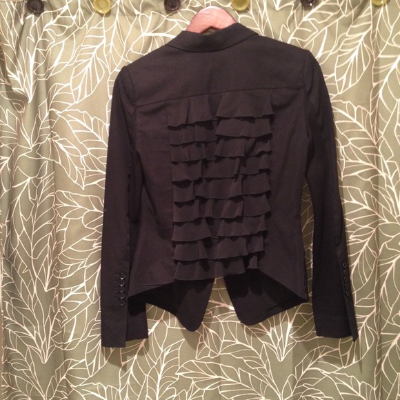 ⭐️ BCBG Ruffled back Blazer ⭐️
