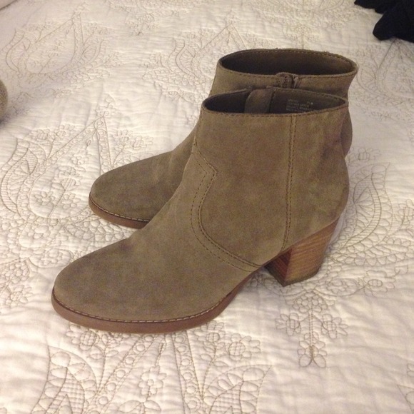 Crown Vintage Booties