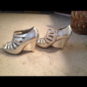 gold  Steve Madden heels