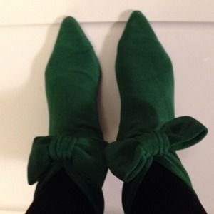 STRETCH GREEN FABRIC SHOE BOOTS. KENNETH COLE   6B