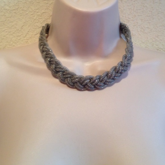 Stunning braided weave shimmery necklace